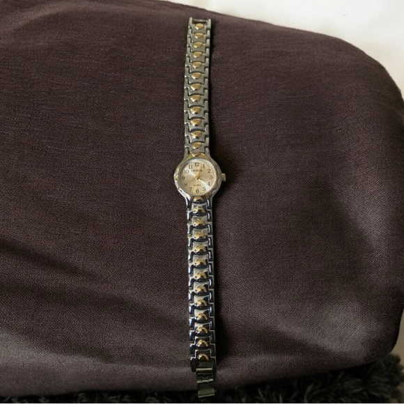 Set of 2 Geneva Watches - Picture 4 of 5